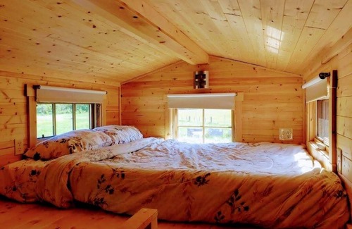Shelton Casa | Tiny Home Organic Farm Stay Familias y granja Comida fresca con desayuno caliente