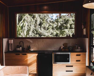Cardiff South Casa | Tiny home, Outdoor bath, Infrared Sauna, Fire pit