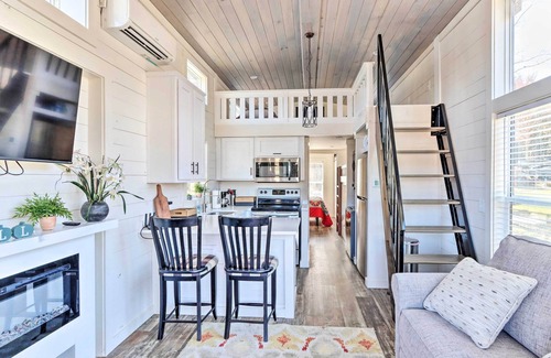 Morganton Casa | Tiny Home Retreat w/ Fire Pit ~ 3 Mi to Lake!