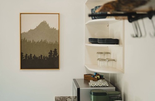 Lewis County Casa | Tiny Home w/Hot Tub-Fire Pit-AC