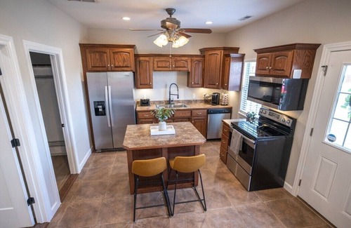 Waynesville Apartamento | Tiny Home with Hot Tub Near Ft. Leonard Wood!