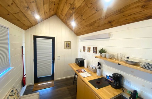 Grand Junction Casa | Tiny home with one queen bed on main floor.