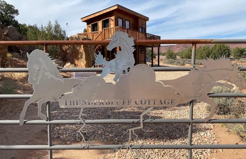 Kanab Casa | Tiny home with panoramic views & excellent stargazing