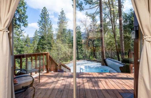 Oakhurst Casa | Tiny home with spa/firepit/and more