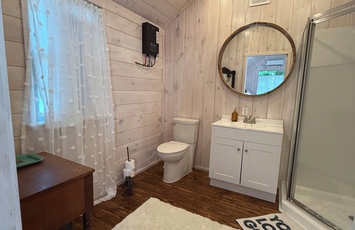 Dickel Apartamento | Tiny House located behind the Bell Buckle Mosaic House in Bell Buckle, Tennessee