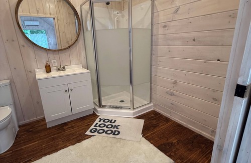 Dickel Apartamento | Tiny House located behind the Bell Buckle Mosaic House in Bell Buckle, Tennessee