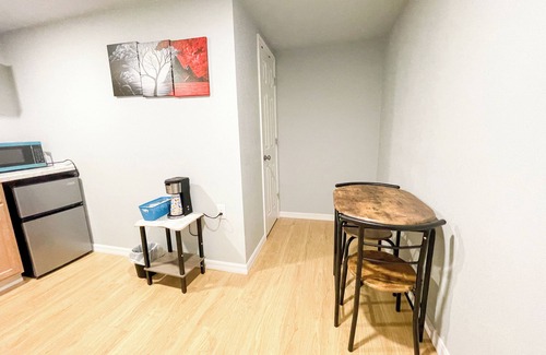 Pinellas Park Casa | Tiny house No. 3 Charming 1-bedroom, Kitchen in fabulous Pinellas Park with AC