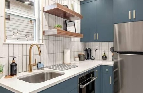 MLK Casa | Tiny House-Sleeps 4-Kitchen-Washer/Dryer-Patio