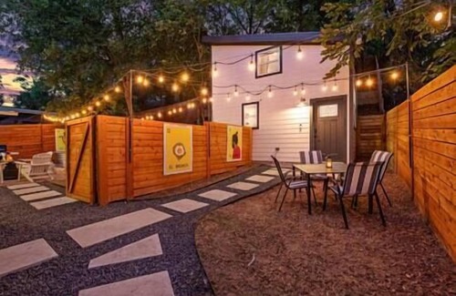 MLK Casa | Tiny House-Sleeps 4-Kitchen-Washer/Dryer-Patio