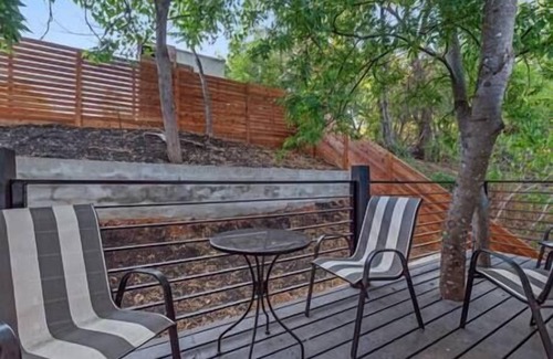MLK Casa | Tiny House-Sleeps 4-Kitchen-Washer/Dryer-Patio