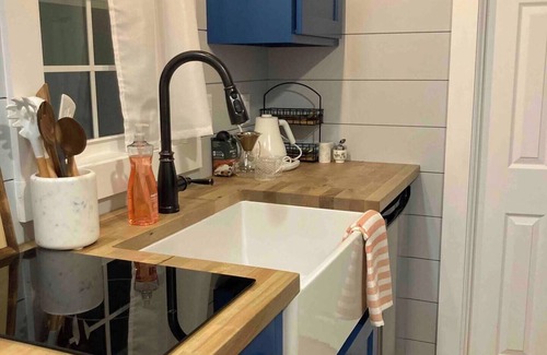 Poplar Ridge Casa | Tiny house w/ views, local amenities and charm.