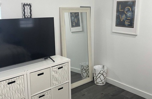 Miami Gardens Casa | TINY HOUSE WITH TERRACE
