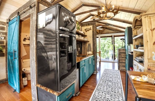 French Village Apartamento | Tiny Houses of French Village Tranquil & Relaxing
