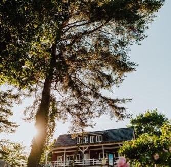 Wustrow Otro | Tiny Houses & Schwedenhäuser Ahoi Camp Canow