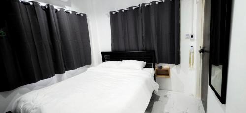 Bang Phai Casa | Tiny Island Lake Lodge