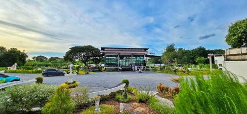 Bang Phai Casa | Tiny Island Lake Lodge
