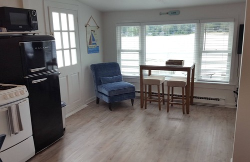 Middlefield Apartamento | Tiny Lakefront Cottage!