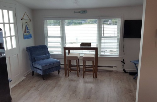 Middlefield Apartamento | Tiny Lakefront Cottage!