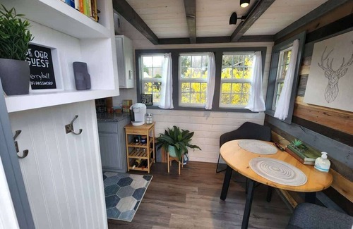 Nellysford Cabina | Tiny Luxury Retreat: Lake, Hikes, Brews & Vines