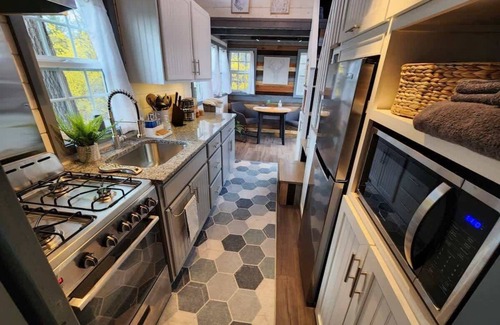Nellysford Cabina | Tiny Luxury Retreat: Lake, Hikes, Brews & Vines