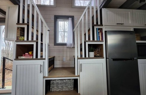 Nellysford Cabina | Tiny Luxury Retreat: Lake, Hikes, Brews & Vines