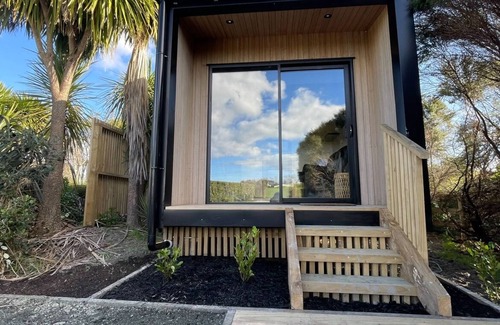 Mangawhai Heads Cabina | Tiny Oasis in the heads