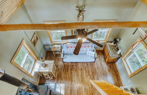 Horseheads Cabina | Tiny pond side cabin off-grid near the Fingerlakes