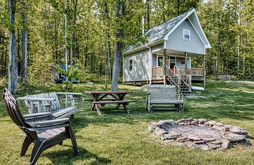 Horseheads Cabina | Tiny pond side cabin off-grid near the Fingerlakes