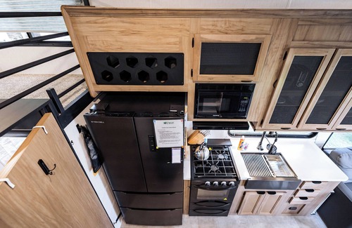 Nevis Casa | Tiny RV Escape with Stunning Lake Views, AC, WiFi