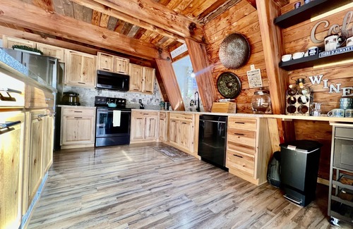 Springville Cabina | ¡Cabina espaciosa enclavada en secoyas gigantes!
