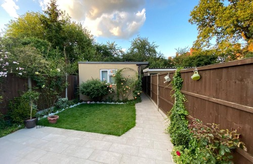 Burnt Oak Casa | Tiny warm home family