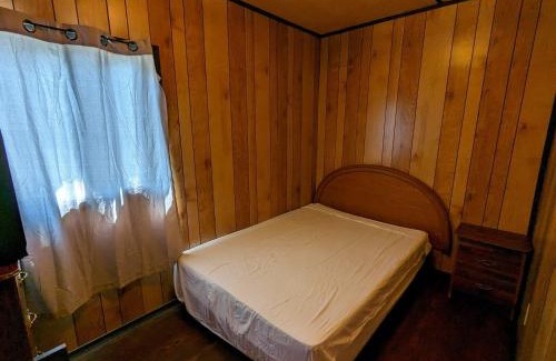 Wasaga Beach Casa | Tiny Wood Cottage 06