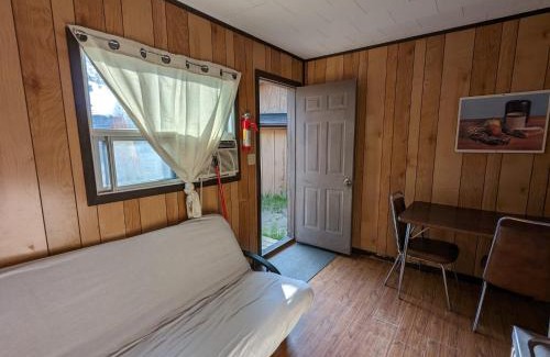 Wasaga Beach Casa | Tiny Wood Cottage 16