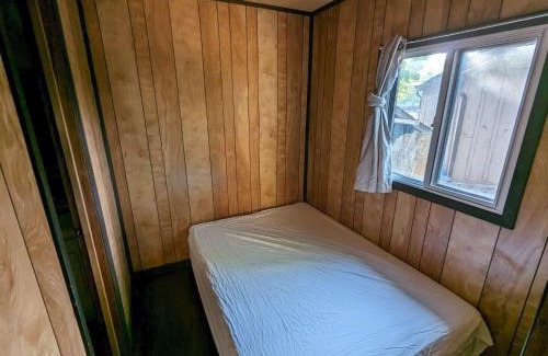Wasaga Beach Casa | Tiny Wood Cottage 18