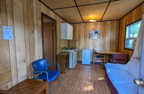 Wasaga Beach Casa | Tiny Wood Cottage 21