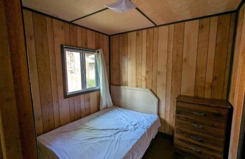 Wasaga Beach Casa | Tiny Wood Cottage 21