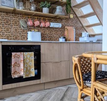 Seafront Chalet De Esquí | TinyTin home on the ocean