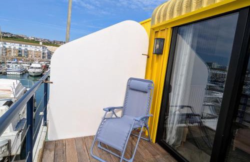 Seafront Chalet De Esquí | TinyTin home on the ocean