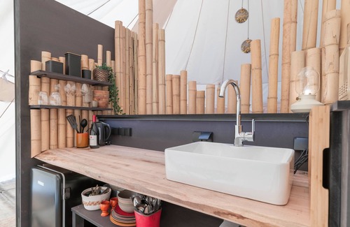 Lembeke Alquiler De RV | Tipi Bo Deluxe