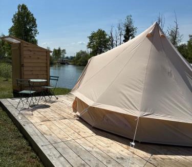Clerey Otro | Tipi du lac