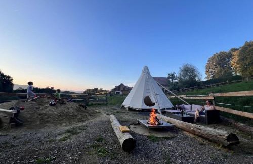 Hartl Chalet De Esquí | Tipi-Glamping am Gut Kunterbunt