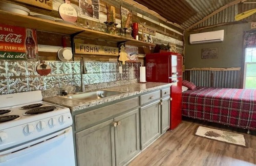 Voca Cabina | Tippy Canoe - Castell Vacation Cabin - Sleeps 4