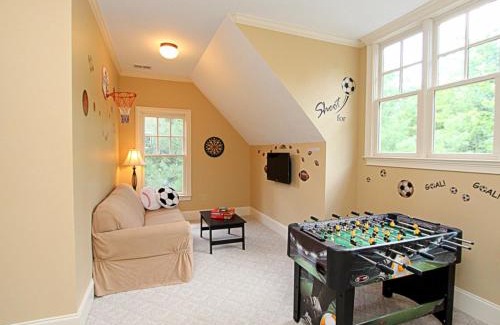 Big Canoe Casa | Tippy Canoe Lodge - Relax by the fireplace or play ping pong and foosball