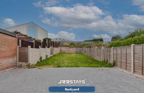 Tipton Casa | Tipton 3 Bedroom House Garden Sleeps 7 - JRR Stays