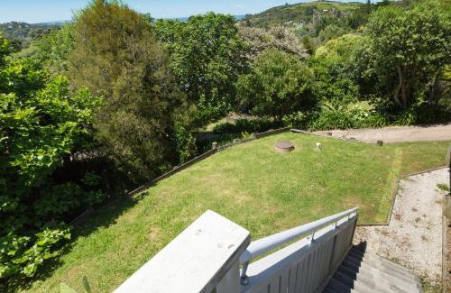 Oneroa Casa | Tiri Cottage - Sea Views in Oneroa by Waiheke Unlimited