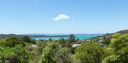 Oneroa Casa | Tiri Cottage - Sea Views in Oneroa by Waiheke Unlimited