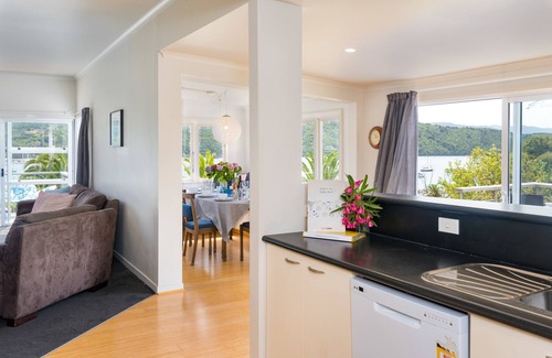 Waikawa Bay Casa | Tirohanga Wai - Waikawa Holiday Home