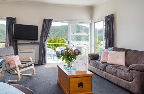 Waikawa Bay Casa | Tirohanga Wai - Waikawa Holiday Home