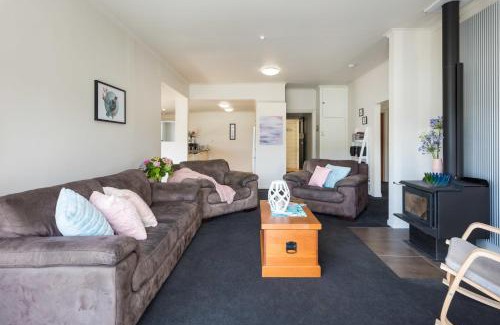 Waikawa Bay Casa | Tirohanga Wai - Waikawa Holiday Home