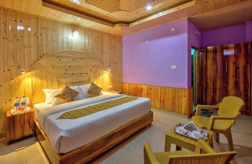 Banjar Cama Y Desayuno | Tirthan Height - Facing toward Snow View